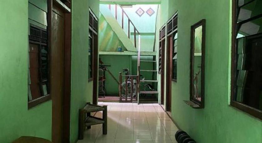 贝克西 Spot On 94166 Kost Bunda Syariah酒店 外观 照片